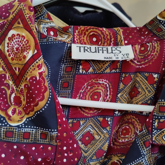 Truffles Vintage button up - Picture 2 of 3
